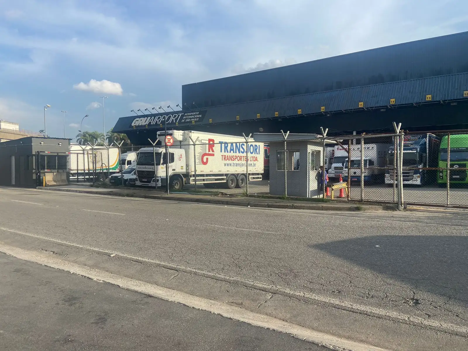 Polícia procura suspeitos que roubaram carga no Aeroporto de Guarulhos