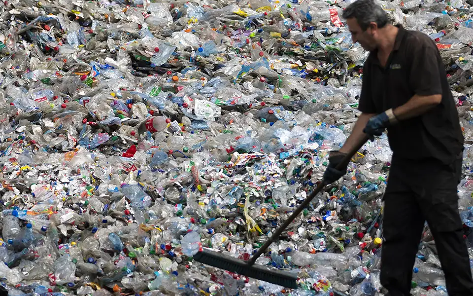 DECO apela ao fim do excesso de plástico
