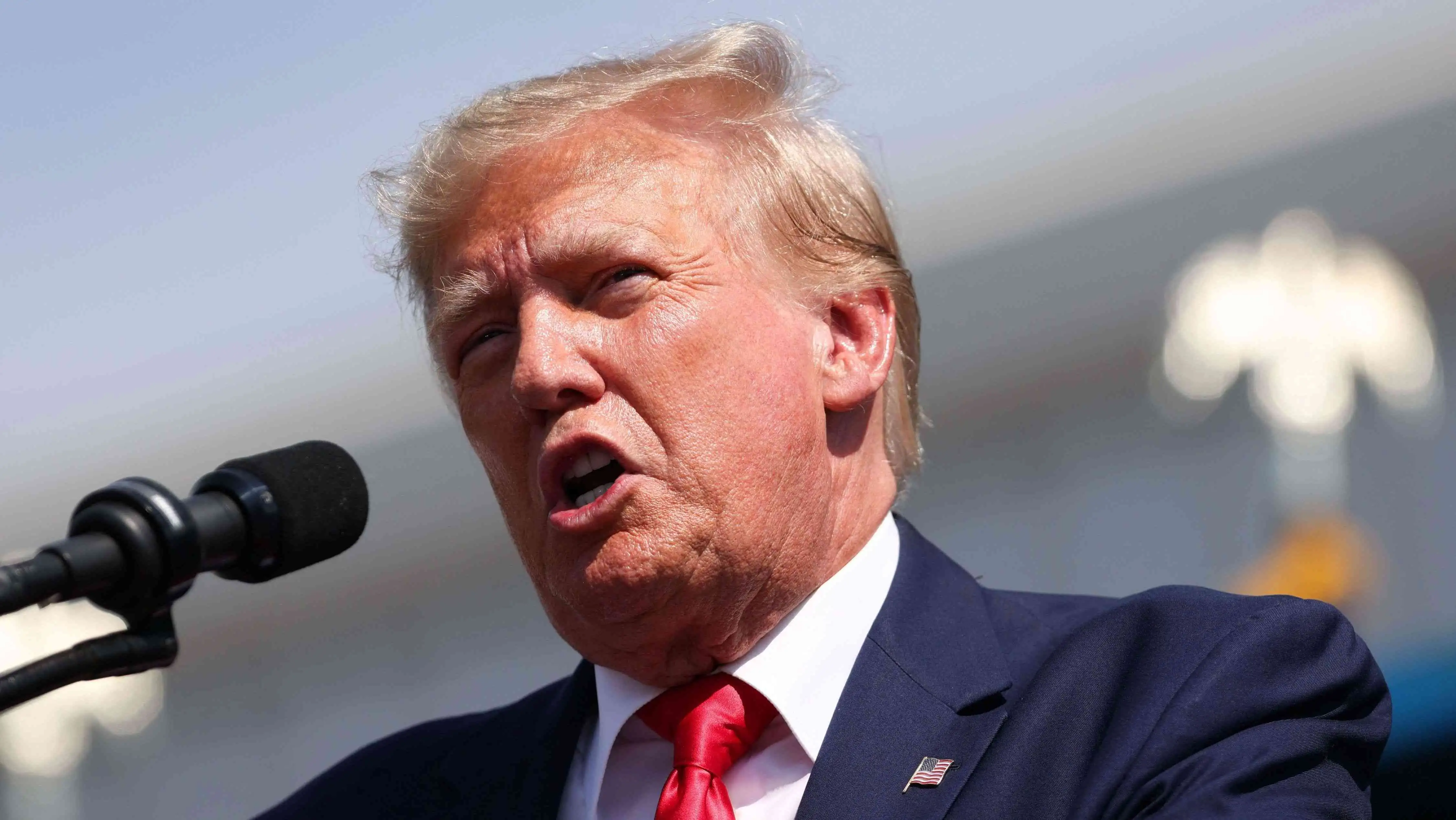 Análise: Em discurso furioso de Natal, Trump se diz perseguido e promete vitória