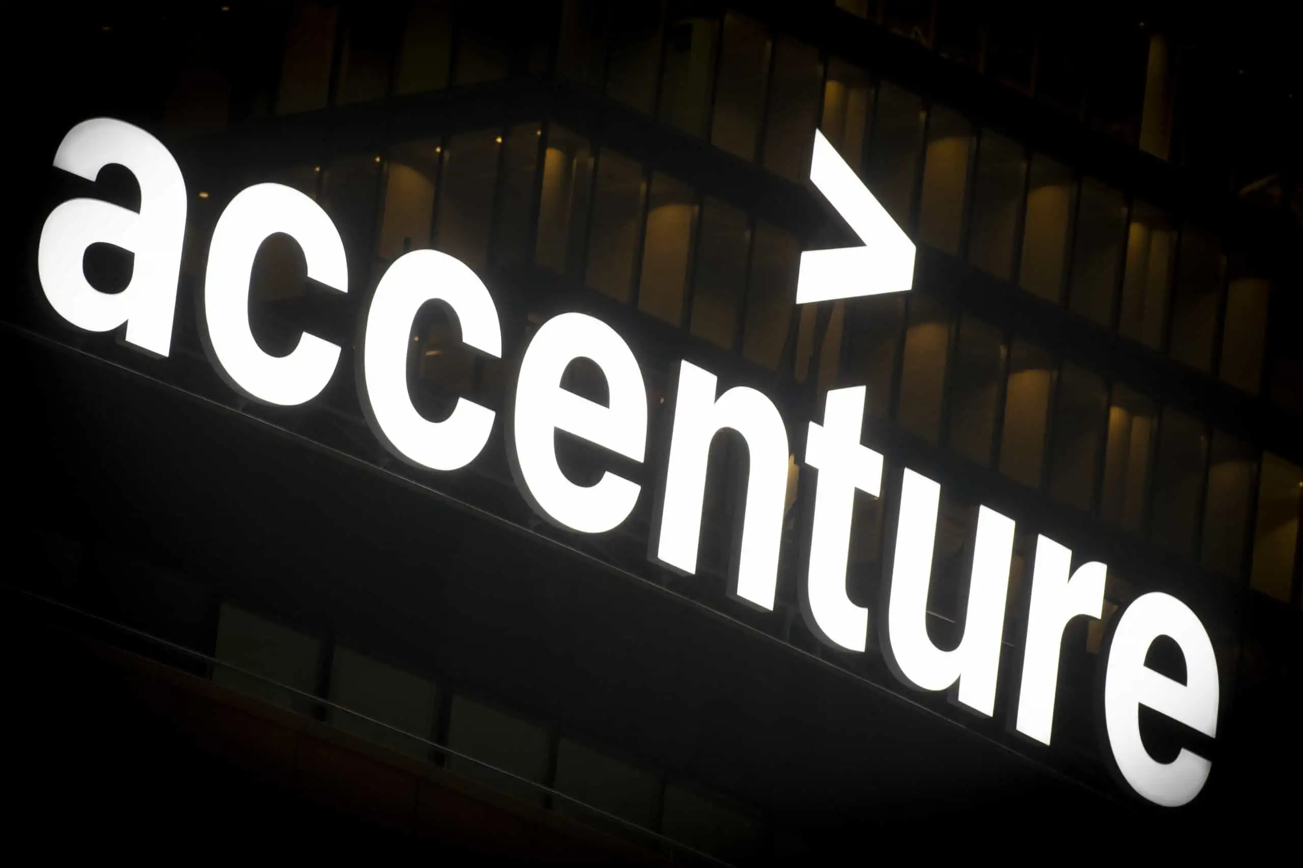 Adesão à greve na Accenture ronda 50% em Miraflores