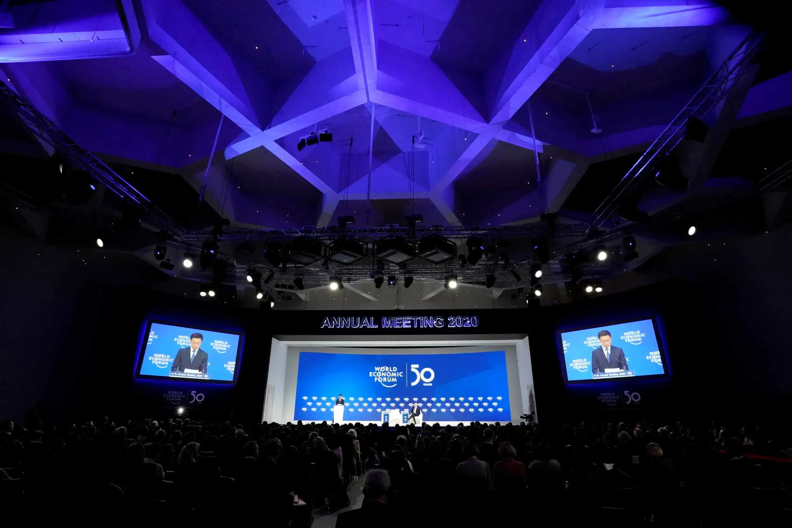 Fórum de Davos debate como reconstruir a confiança global