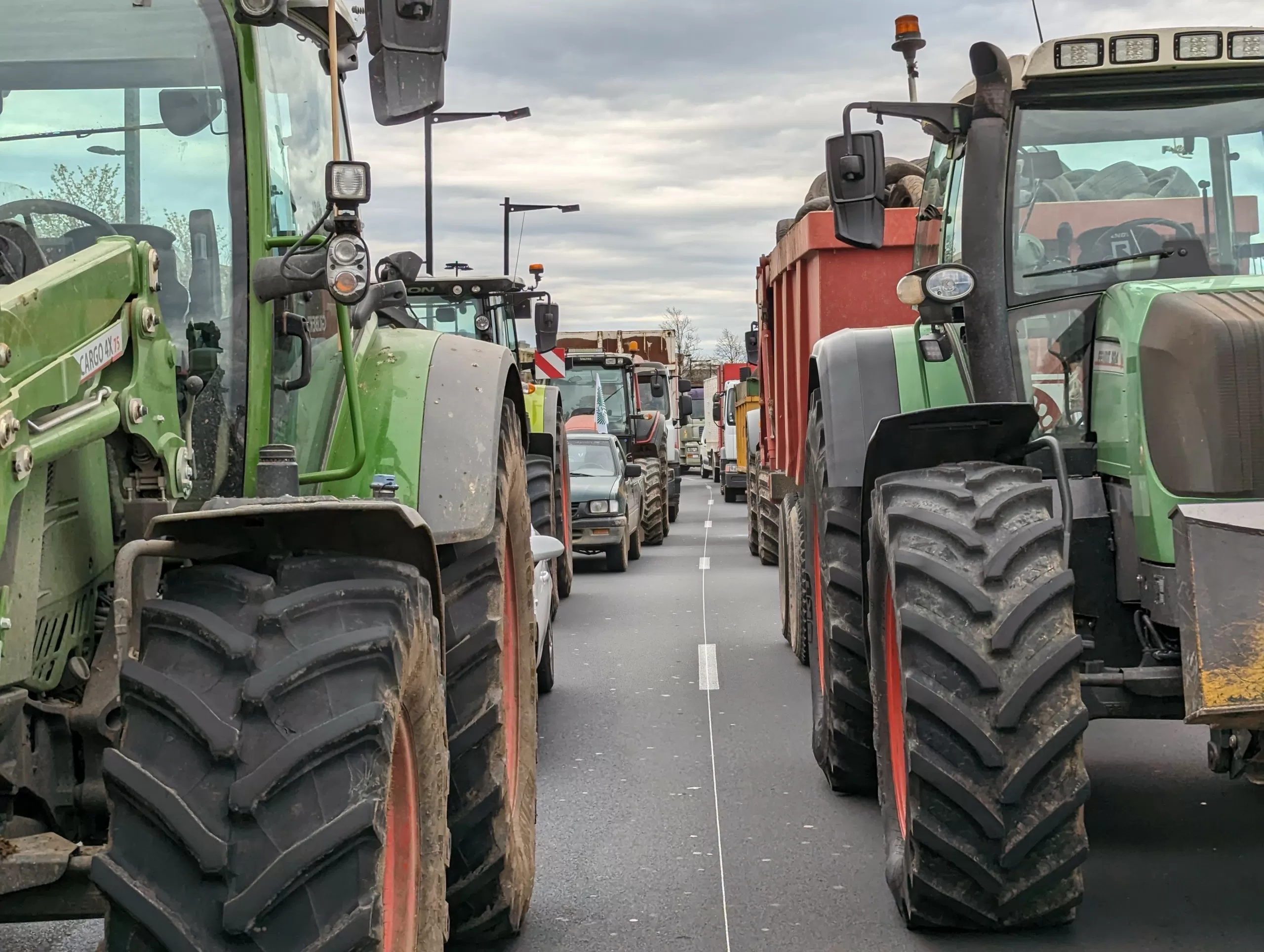 França anuncia novos apoios para agricultores após protestos