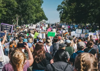 “O poder da política na sociedade moderna”