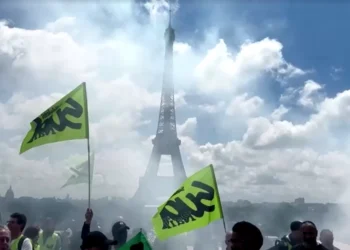 Ferroviários entram em greve na França e exigem bônus olímpico