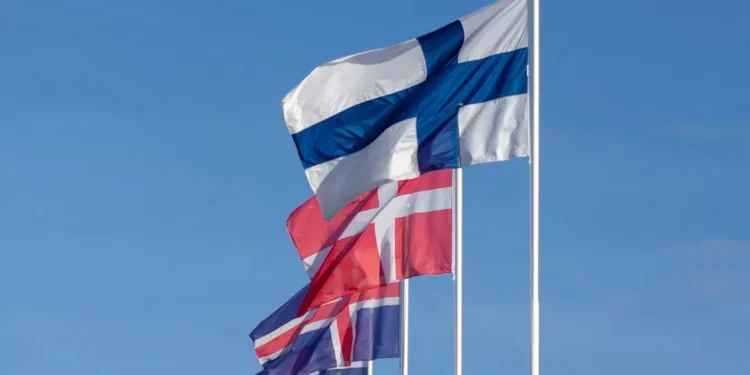 “Desmistificando a Política: sua importância e desafios”