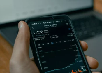 “Desafios e Soluções: Experiências Positivas na Economia”