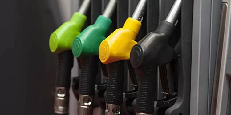 Precisa de abastecer? Esperar até 2.ª-feira compensa (eis as previsões)