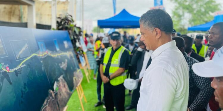 A comunidade residente no bairro Buraco, localizado no distrito urbano do Mussulo, agora tem acesso à rede pública de energia elétrica.