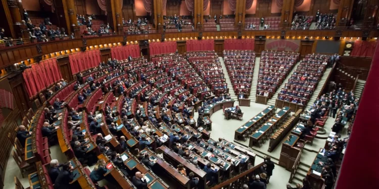 “Política: do conflito à mudança positiva”