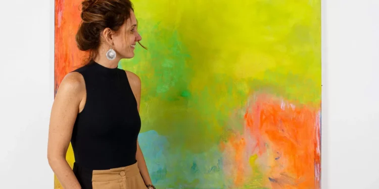 Letícia Cardoso lança catálogo “Língua Louca” em Florianópolis