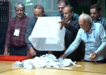 Urnas fecham nas eleições presidenciais do Irã após duas prorrogações