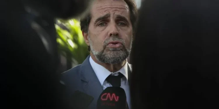 Incêndios na Madeira: Albuquerque diz não haver “razões para alarmismo” e que estratégia tem sido “a correta”