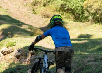 “Os inúmeros benefícios da prática esportiva em 10 palavras”