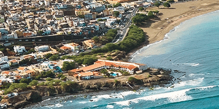 Cabo Verde: 130 mil alunos e 7.500 professores regressam às aulas