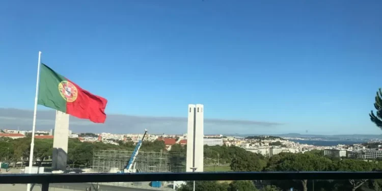 Fitch eleva perspectiva do rating de Portugal mas mantém rating em A-