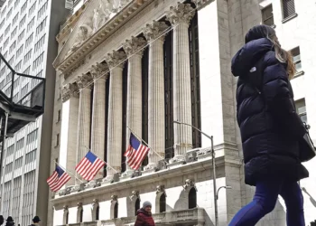 Wall Street encerra com índices a somar ganhos ligeiros