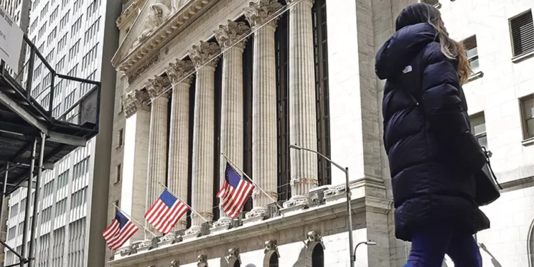 Wall Street encerra com índices a somar ganhos ligeiros