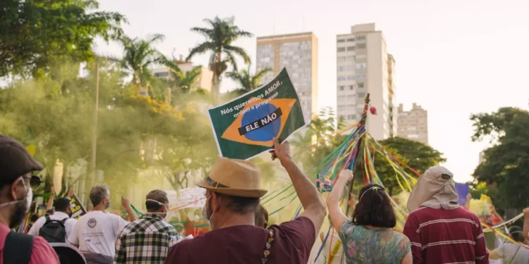 “Experiências positivas na Política: Impacto e mudanças sociais”