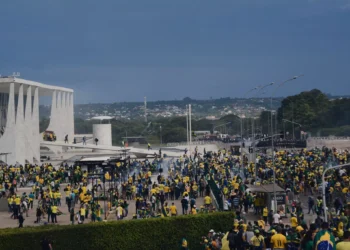 Ao retornar da Argentina, foragido do 8/1 é preso pela PF