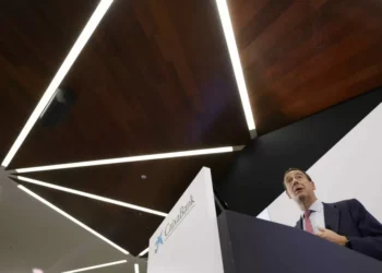 Mercado castiga CaixaBank por falta de clareza na distribuição de dividendos