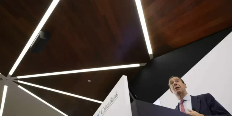 Mercado castiga CaixaBank por falta de clareza na distribuição de dividendos