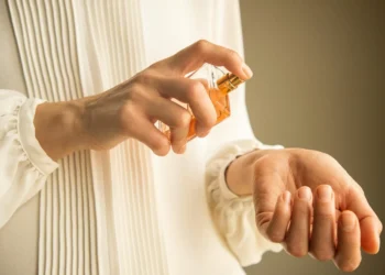 Perfume assinatura ou fragrâncias variadas: qual a melhor escolha?