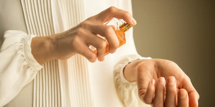 Perfume assinatura ou fragrâncias variadas: qual a melhor escolha?