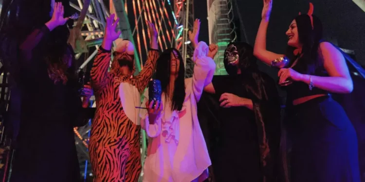 Balada de Halloween agita a Roda Gigante em Balneário Camboriú neste sábado