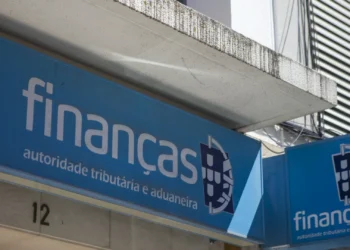 Reunião dos trabalhadores afetou maioria de serviços de Finanças de manhã