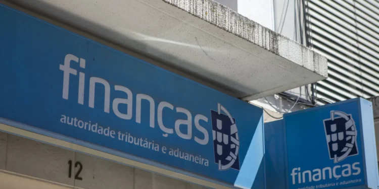 Reunião dos trabalhadores afetou maioria de serviços de Finanças de manhã