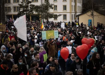 “Economia: Entendendo a Sociedade e suas Relações”