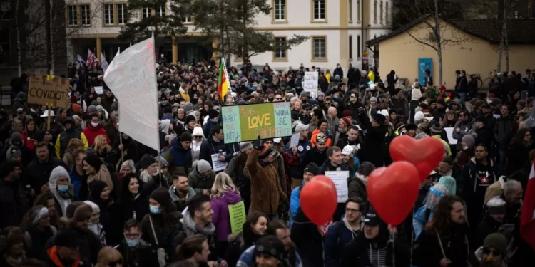 “Economia: Entendendo a Sociedade e suas Relações”