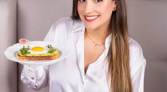 Com sabores que contam histórias, Júlia Cherem Doces Momentos lança cardápio de verão e celebra 2 anos de sucesso em Florianópolis