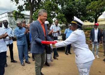 NOTA DE IMPRENSA   MUNICÍPIOS DE CATCHIUNGO E CHINGUAR LIGADOS À REDE ELÉCTRICA NACIONAL