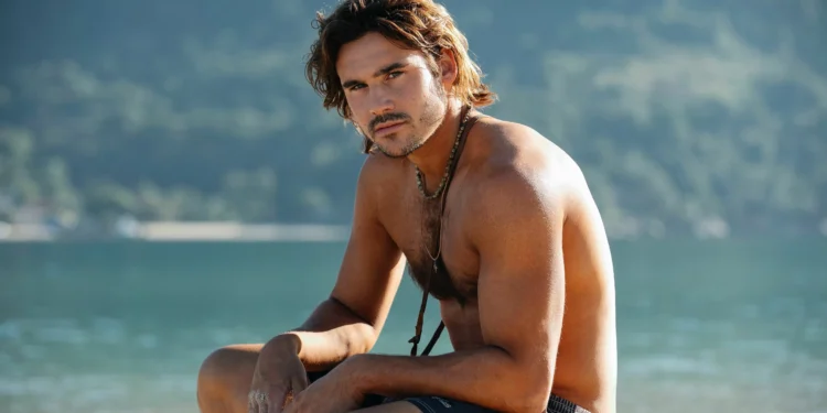 Sabrina Sato vai a último ensaio da Vila Isabel e recebe elogios de Prattes