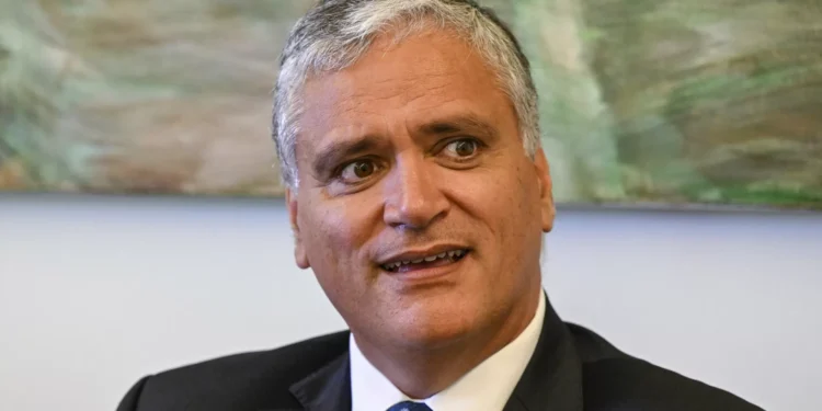 Vasco Cordeiro pede defesa da política de coesão “até onde for preciso”
