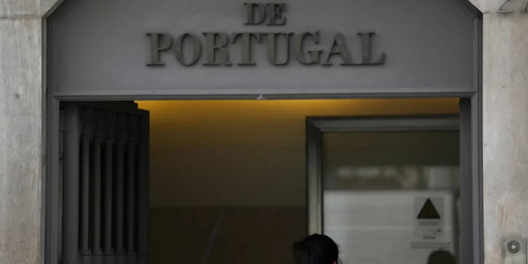 Remessas ultrapassaram os 4,3 mil milhões pela primeira vez em 2024