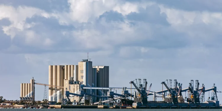 Trabalhadores da Silopor entregam nova proposta de acordo de empresa