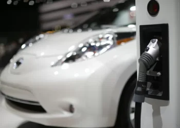 Estudo da EY prevê mais de 500 milhões de carros eléctricos em 2030 na Europa