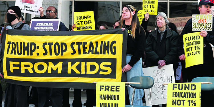 E tudo Trump quer fazer recuar no ensino e na investigação