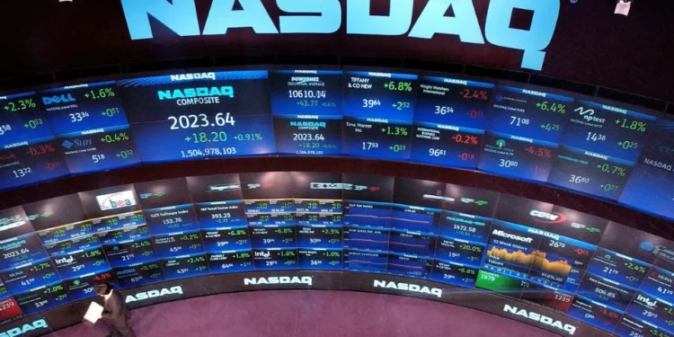Wall Street fecha em queda na terça-feira de Carnaval mas Nasdaq recupera e cai apenas 0,35%
