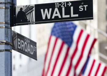 Wall Street fecha em alta tranquilizada pela Fed mas com estabilidade em causa