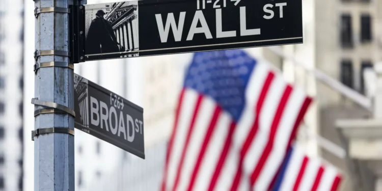 Wall Street fecha em alta tranquilizada pela Fed mas com estabilidade em causa