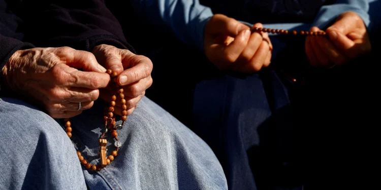 Aliados do novo governo sírio são acusados ​​de executar civis