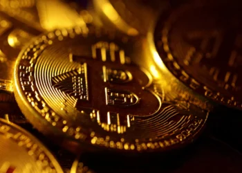 Bitcoin fica abaixo de US$ 85 mil em cenário de aversão ao risco