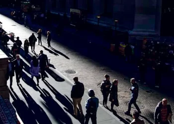 Especialista alerta que raparigas são cada vez mais manipuladas pelos rapazes