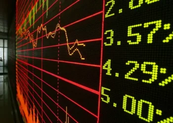 Ações em máximos, mas swaps negativos com mais dívida