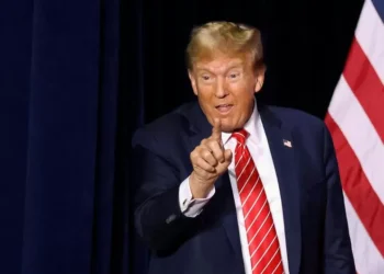 Trump ameaça aumentar tarifas caso Canadá imponha taxas aos produtos dos EUA