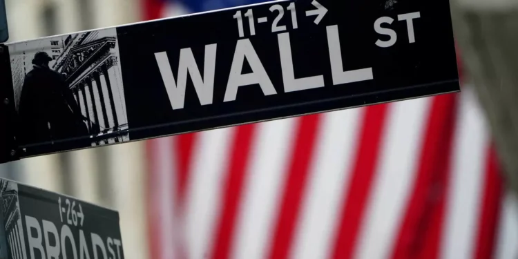 Wall Street beneficia de recuperação técnica para acabar semana no verde