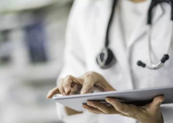 É melhor ter um seguro ou um plano de saúde? Conheça quatro diferenças